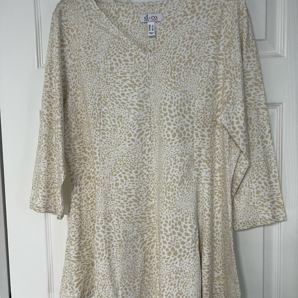 d&co. Women's Cream and Black Tops - Picture 9 of 16